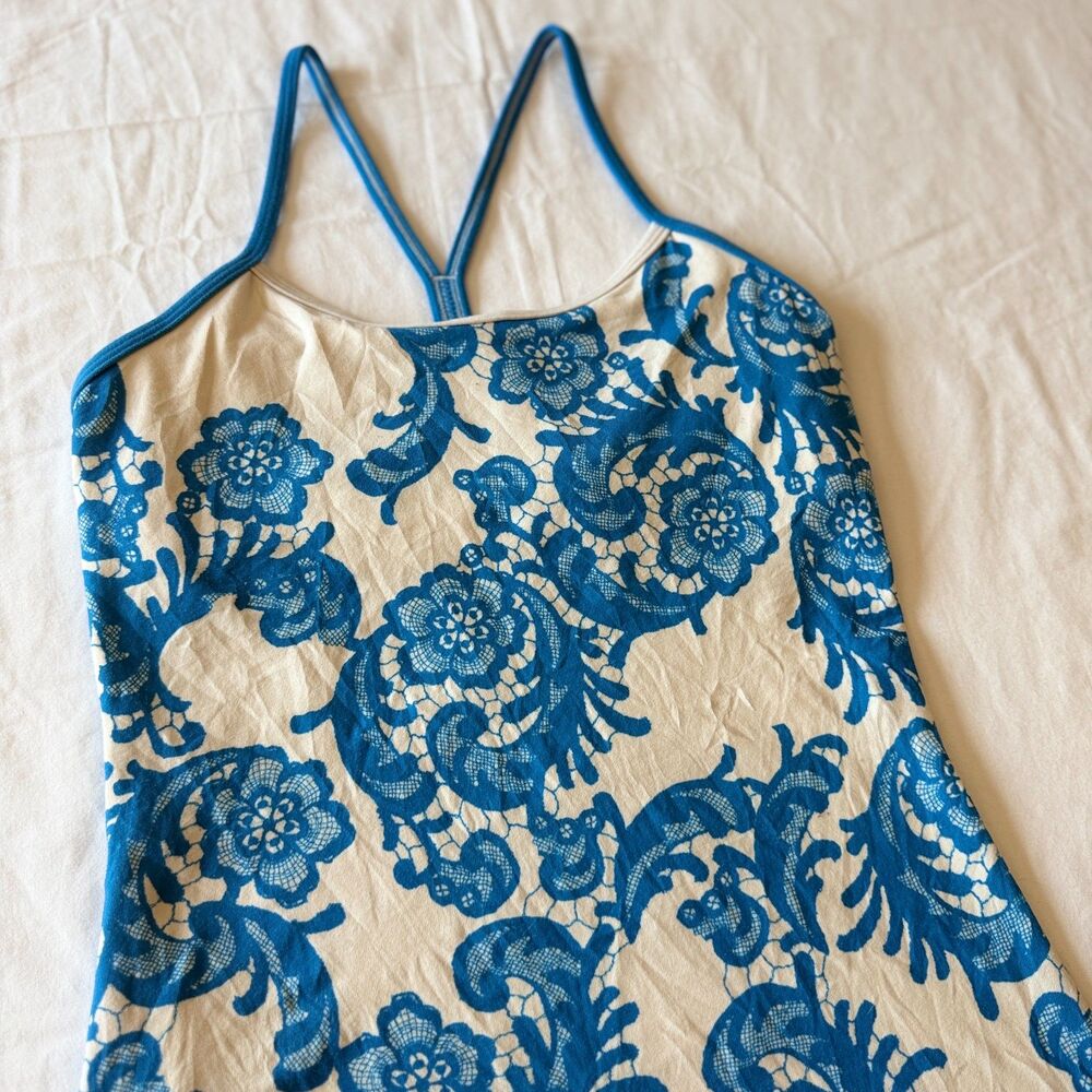 Lululemon Power Y Tank Top Blue White Lace Floral Printed Luon Shelf Bra Cami